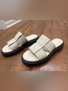 Vagabond Shoemakers Blenda Slide Leather Sandals in Cream Black NWOT Women’s 10